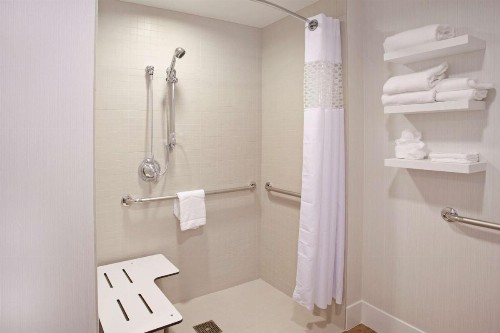 Hampton Inn & Suites - Minneapolis/Downtown - image 16
