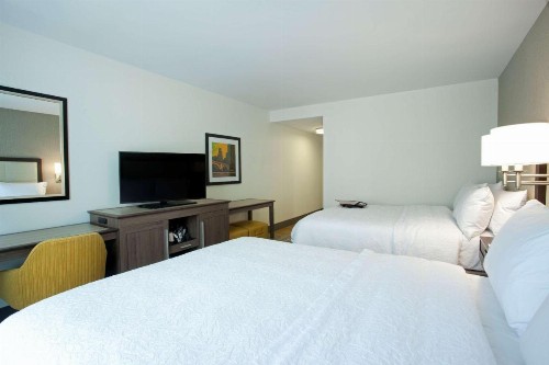 Hampton Inn & Suites - Minneapolis/Downtown - image 19
