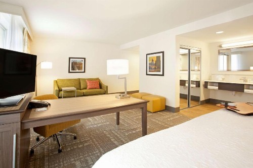 Hampton Inn & Suites - Minneapolis/Downtown - image 20