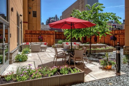 Hampton Inn & Suites - Minneapolis/Downtown - image 22