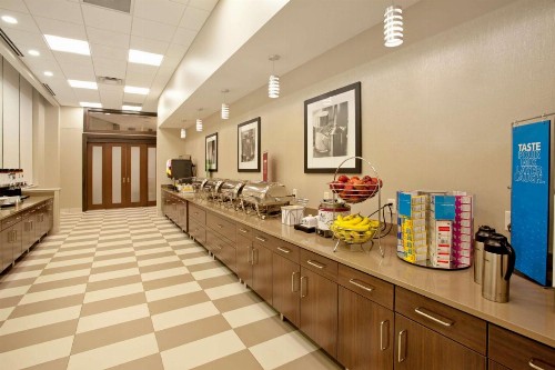 Hampton Inn & Suites - Minneapolis/Downtown - image 24