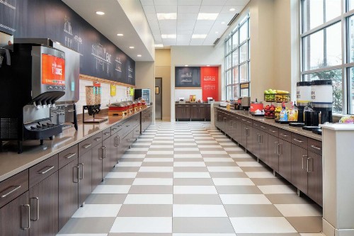 Hampton Inn & Suites - Minneapolis/Downtown - image 26
