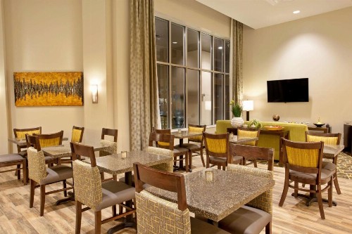 Hampton Inn & Suites - Minneapolis/Downtown - image 3