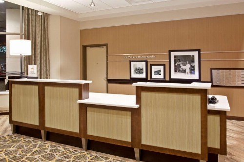 Hampton Inn & Suites - Minneapolis/Downtown - image 33