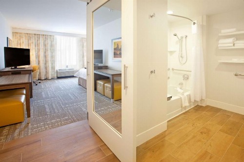 Hampton Inn & Suites - Minneapolis/Downtown - image 36