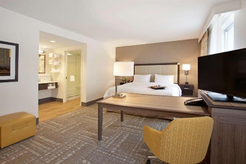 Hampton Inn & Suites - Minneapolis/Downtown - image 37