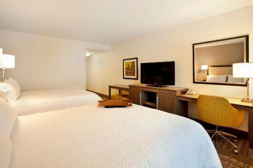 Hampton Inn & Suites - Minneapolis/Downtown - image 38