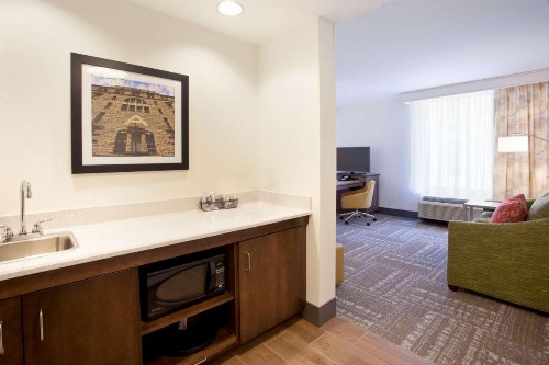 Hampton Inn & Suites - Minneapolis/Downtown - image 5