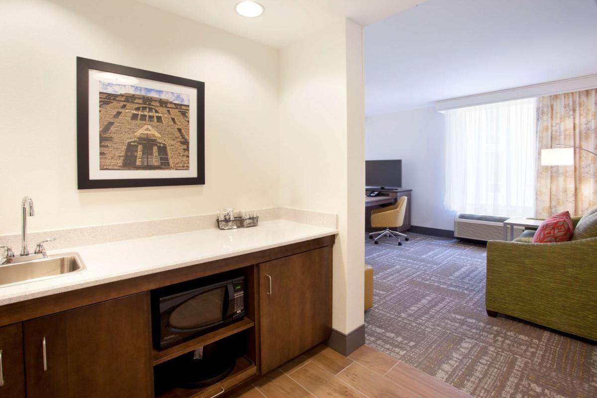 Hampton Inn & Suites - Minneapolis/Downtown - image 5