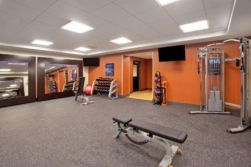 Hampton Inn & Suites - Minneapolis/Downtown - image 7