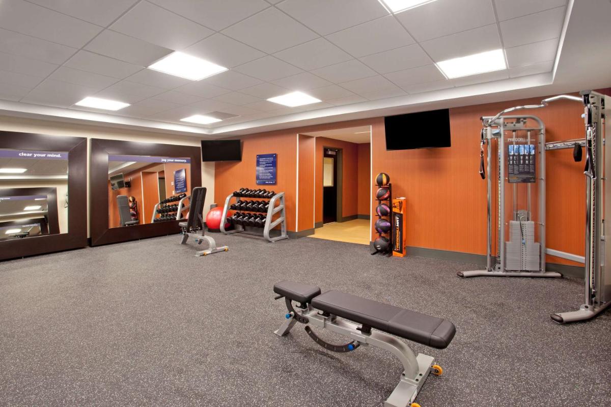 Hampton Inn & Suites - Minneapolis/Downtown - image 7