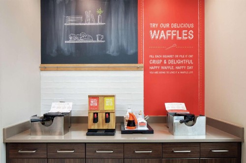 Hampton Inn & Suites - Minneapolis/Downtown - image 9