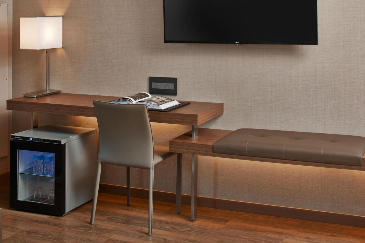AC Hotel by Marriott Minneapolis Downtown - image 2