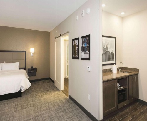 Hampton Inn and Suites Minneapolis University Area MN - image 21