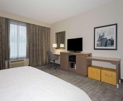 Hampton Inn and Suites Minneapolis University Area MN - image 22