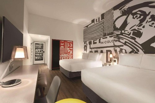 Radisson Red Minneapolis Downtown - image 7