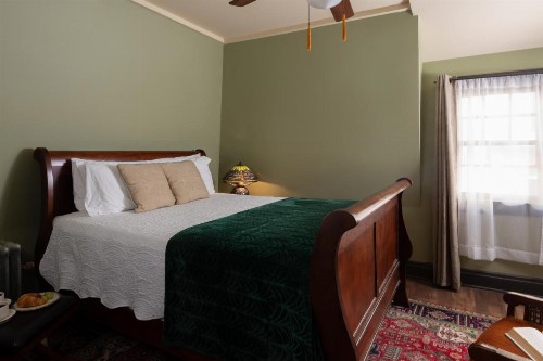 300 Clifton - image 18