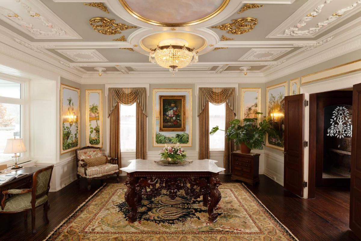 300 Clifton - image 6