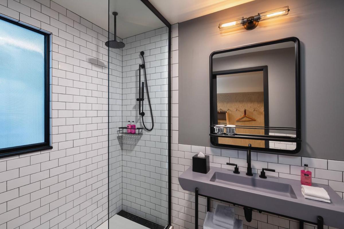 Moxy Minneapolis Downtown - image 5