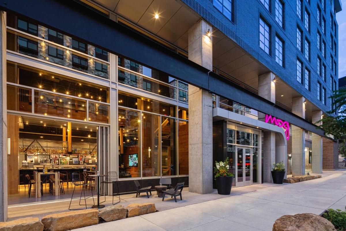Moxy Minneapolis Downtown - image 6