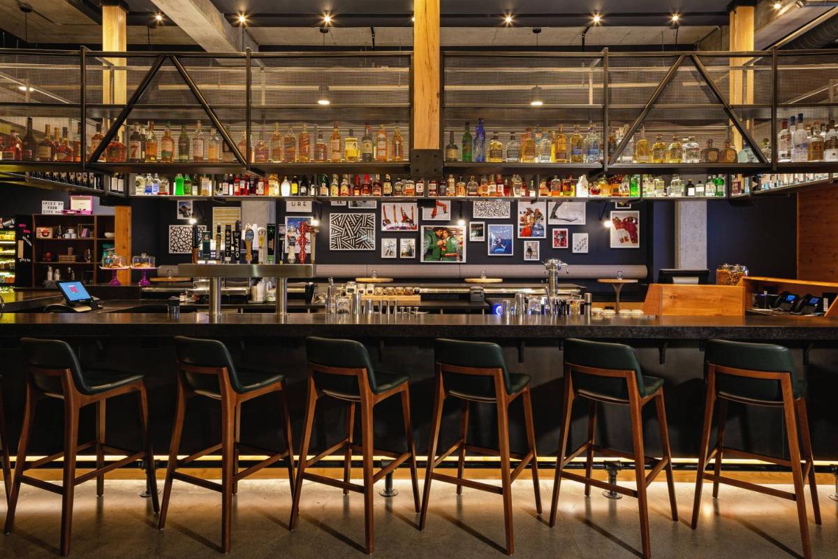 Moxy Minneapolis Downtown - image 7