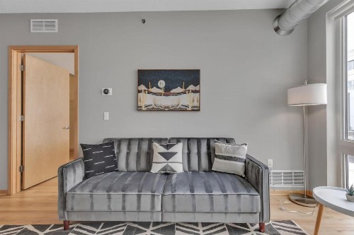 Modern Lux 1BR Flat and Gym - image 8