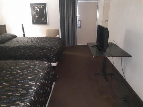 Vegas Minot Hotel - image 11