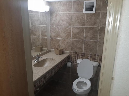 Vegas Minot Hotel - image 4