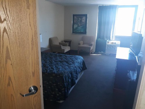 Vegas Minot Hotel - image 5