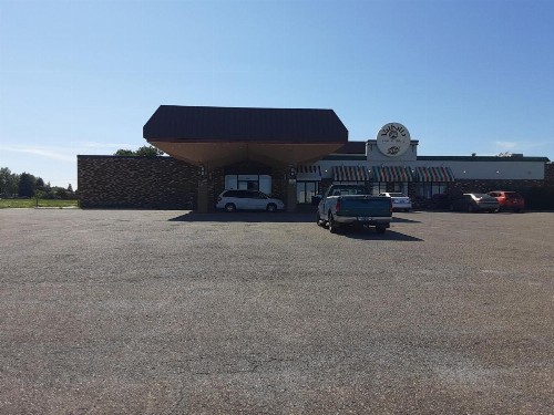 Vegas Minot Hotel - image 8