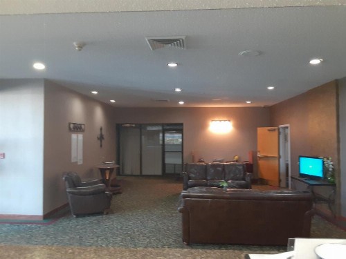 Vegas Minot Hotel - image 9