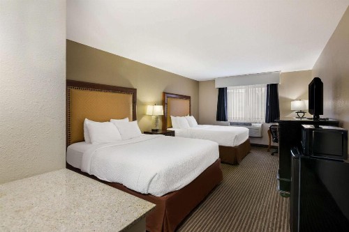 Kelly Inn Minot - image 10