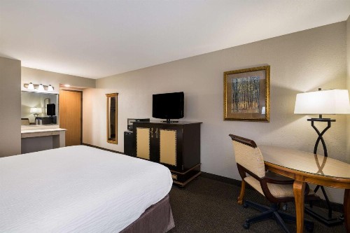 Kelly Inn Minot - image 12
