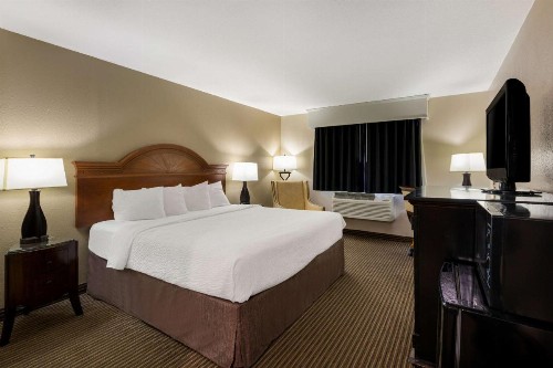 Kelly Inn Minot - image 13