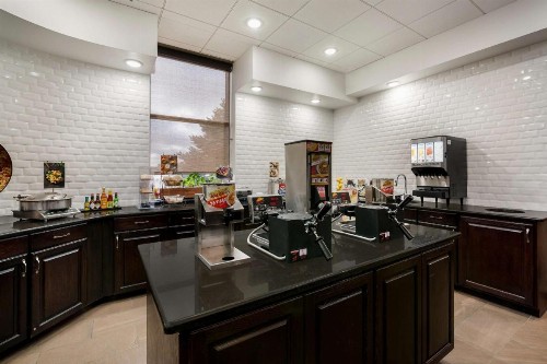 Kelly Inn Minot - image 14