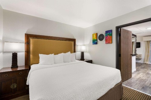 Kelly Inn Minot - image 16