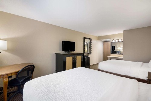 Kelly Inn Minot - image 17
