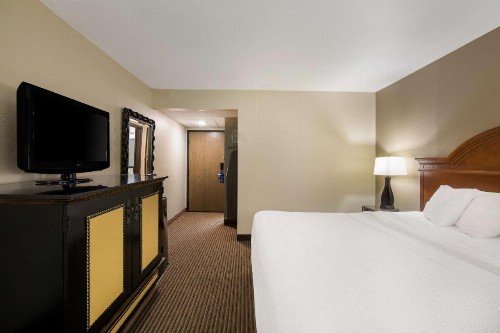 Kelly Inn Minot - image 18