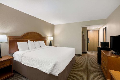 Kelly Inn Minot - image 22