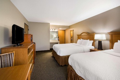 Kelly Inn Minot - image 25
