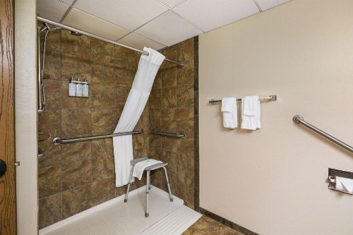 Kelly Inn Minot - image 33