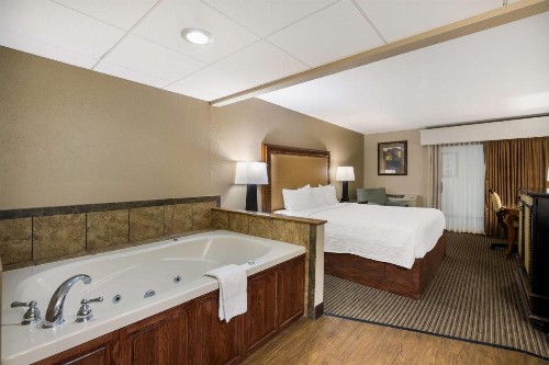 Kelly Inn Minot - image 34