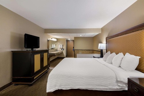 Kelly Inn Minot - image 9