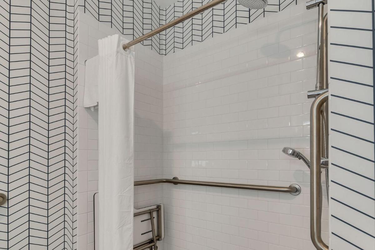 Hampton Inn & Suites Destin Sandestin Area - image 6