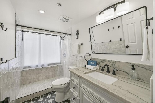 Beachside Two 4246 - image 9