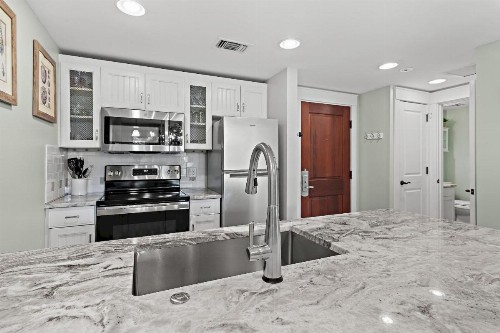 Pilot House 412 - image 11