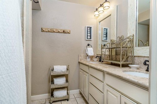 Beach Manor 508 - image 32