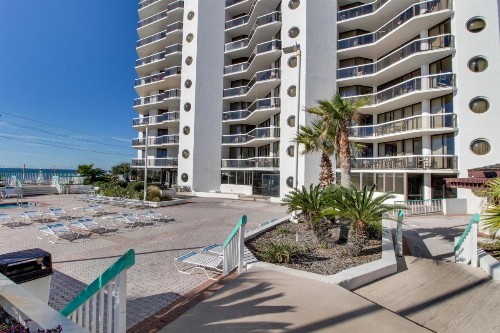 Surfside Resort by Vacasa - image 10