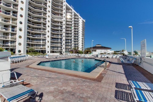 Surfside Resort by Vacasa - image 11