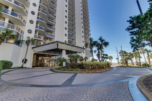 Surfside Resort by Vacasa - image 3